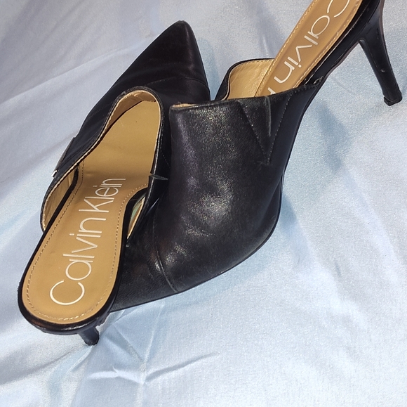 Calvin Klein - Picture 6 of 7